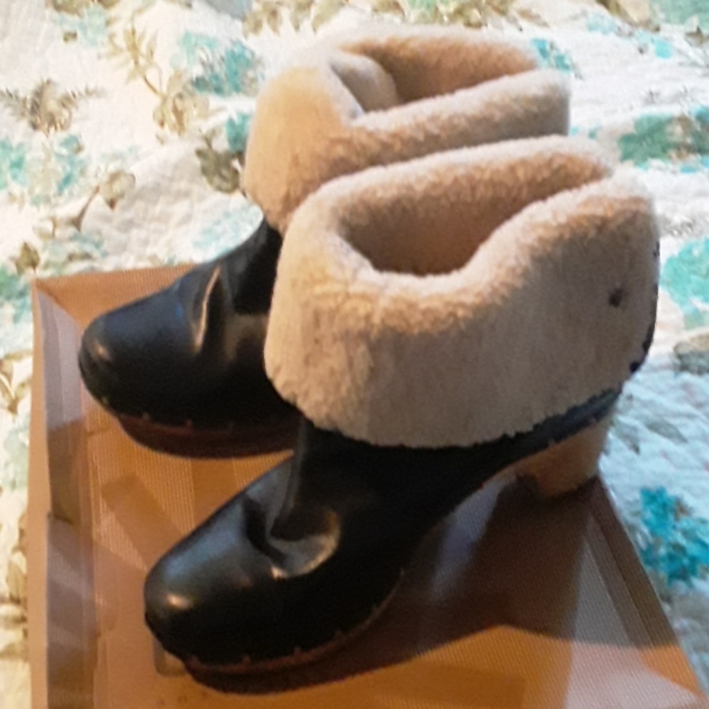 The lynnea 1958w/ black UGGS